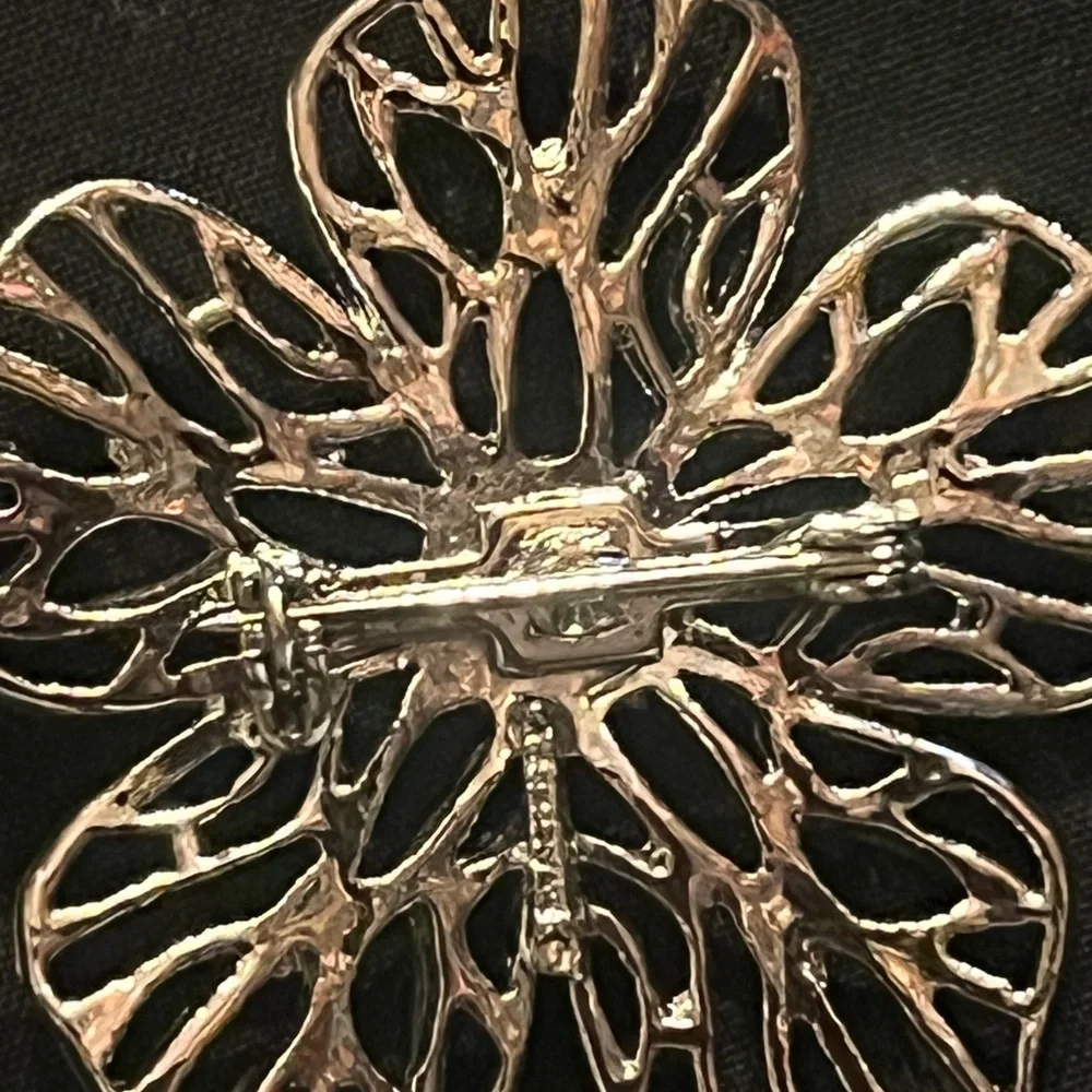 Vintage Silver Tone Gerrys Dogwood Brooch